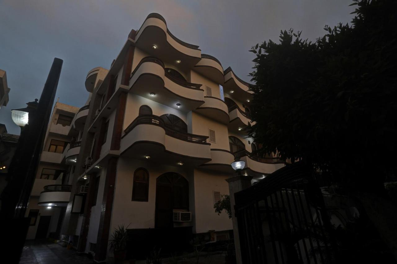 Townhouse The Premier View Near Iskcon Temple Noida Ξενοδοχείο Εξωτερικό φωτογραφία
