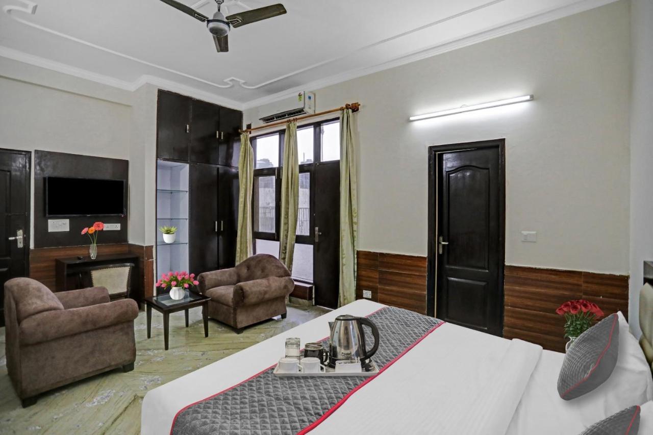 Townhouse The Premier View Near Iskcon Temple Noida Ξενοδοχείο Εξωτερικό φωτογραφία