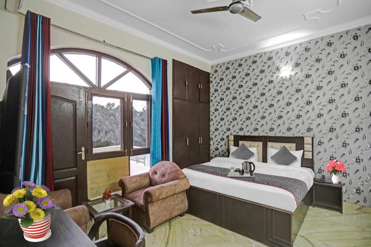 Townhouse The Premier View Near Iskcon Temple Noida Ξενοδοχείο Εξωτερικό φωτογραφία