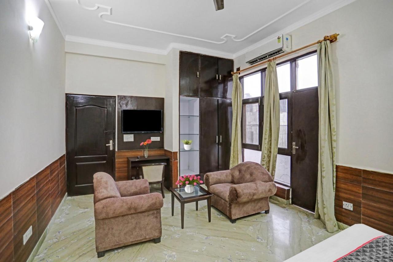 Townhouse The Premier View Near Iskcon Temple Noida Ξενοδοχείο Εξωτερικό φωτογραφία