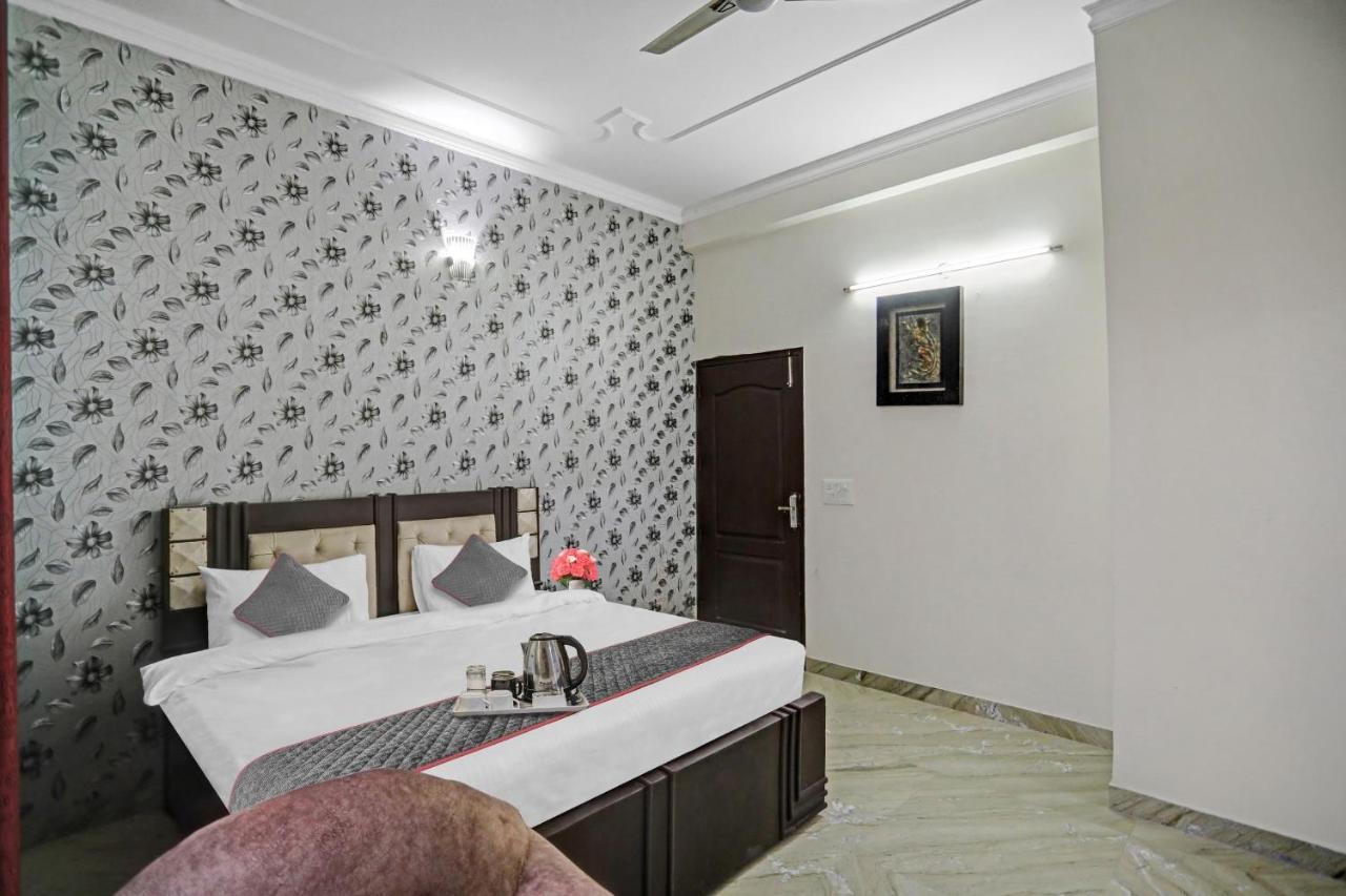 Townhouse The Premier View Near Iskcon Temple Noida Ξενοδοχείο Εξωτερικό φωτογραφία