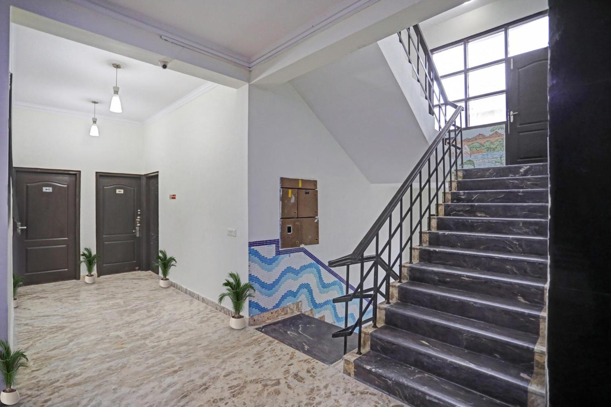 Townhouse The Premier View Near Iskcon Temple Noida Ξενοδοχείο Εξωτερικό φωτογραφία