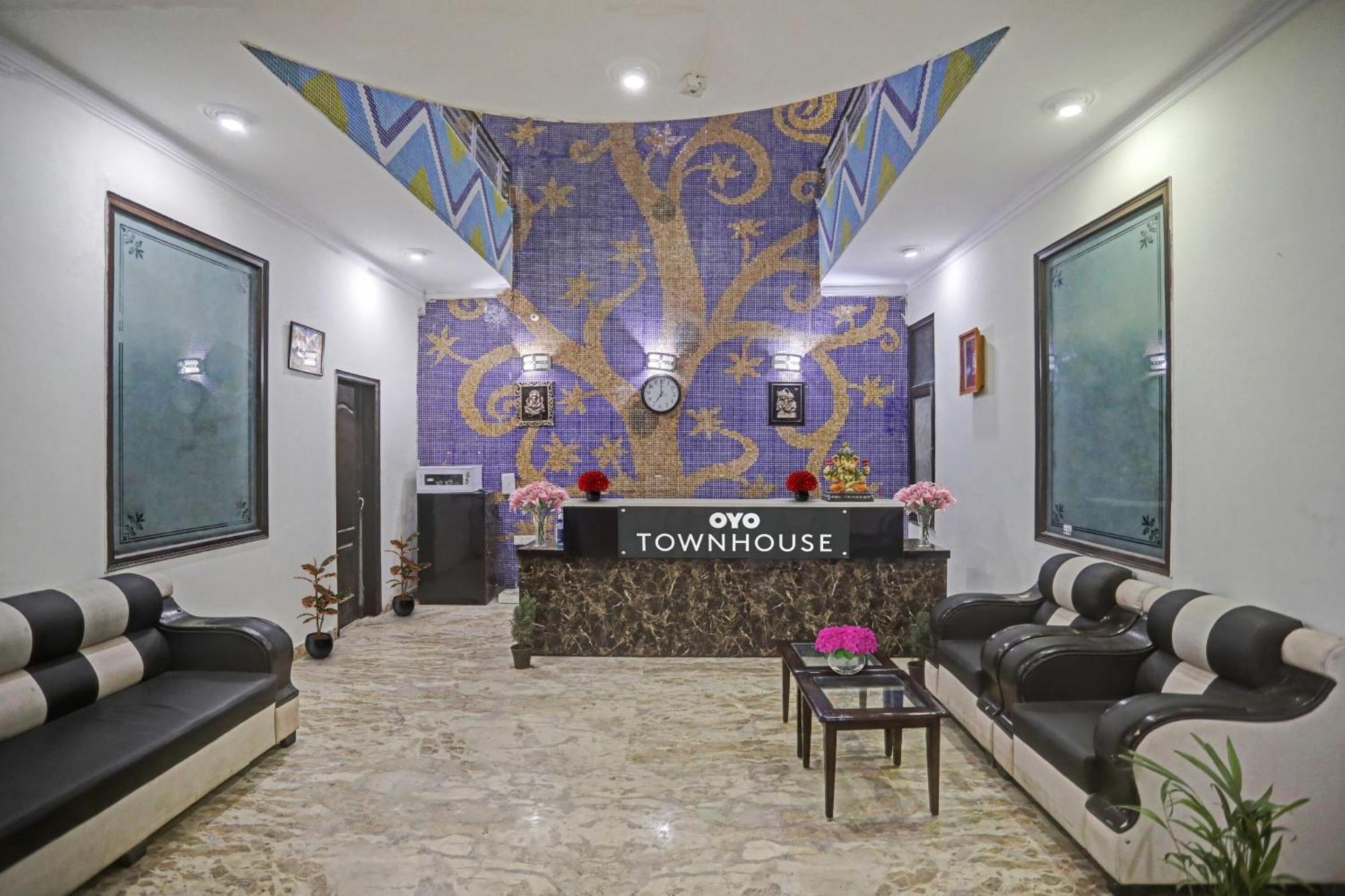Townhouse The Premier View Near Iskcon Temple Noida Ξενοδοχείο Εξωτερικό φωτογραφία