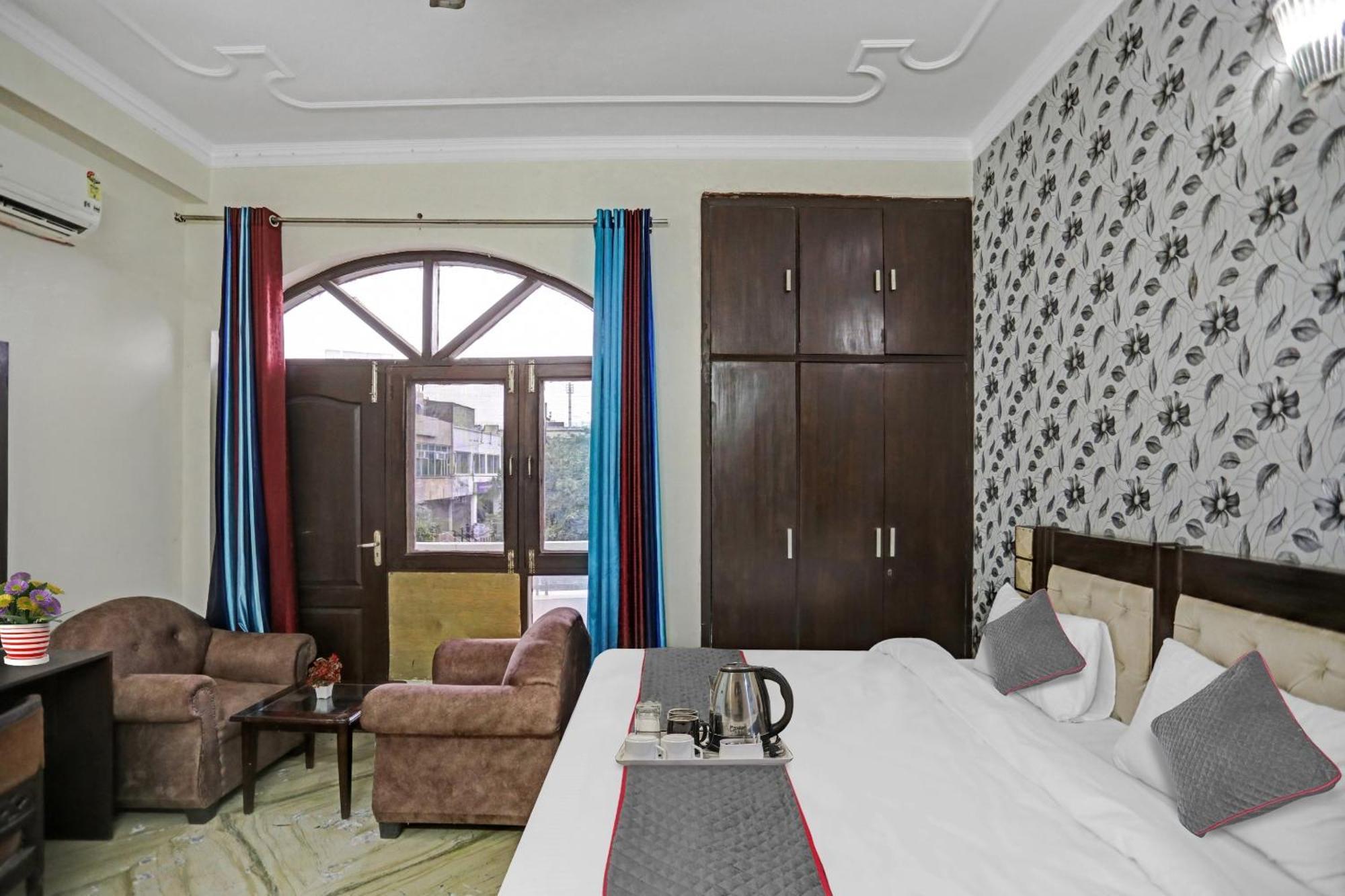Townhouse The Premier View Near Iskcon Temple Noida Ξενοδοχείο Εξωτερικό φωτογραφία