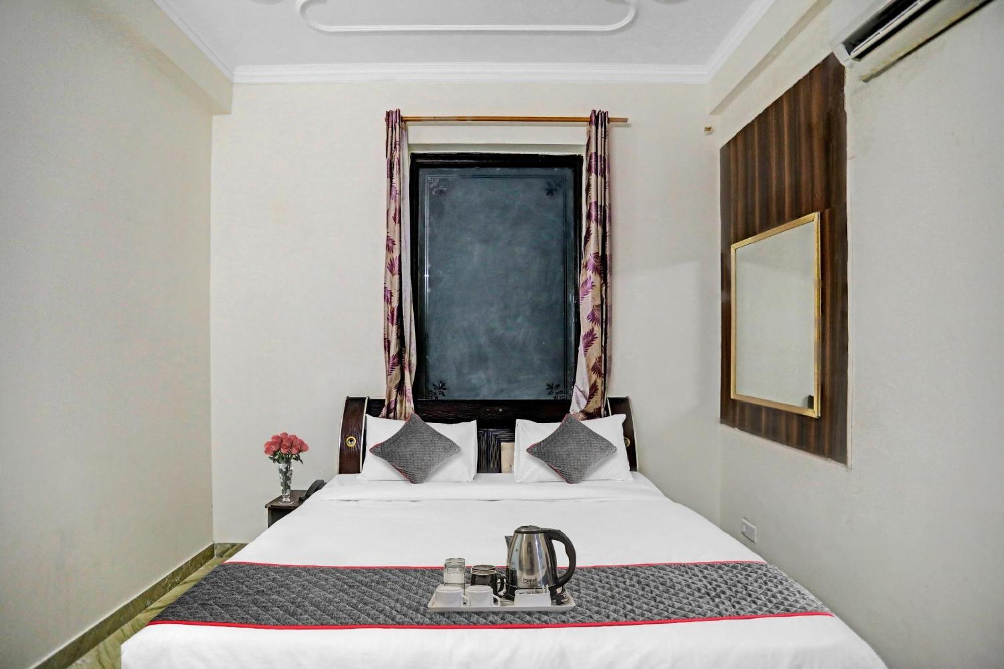 Townhouse The Premier View Near Iskcon Temple Noida Ξενοδοχείο Εξωτερικό φωτογραφία