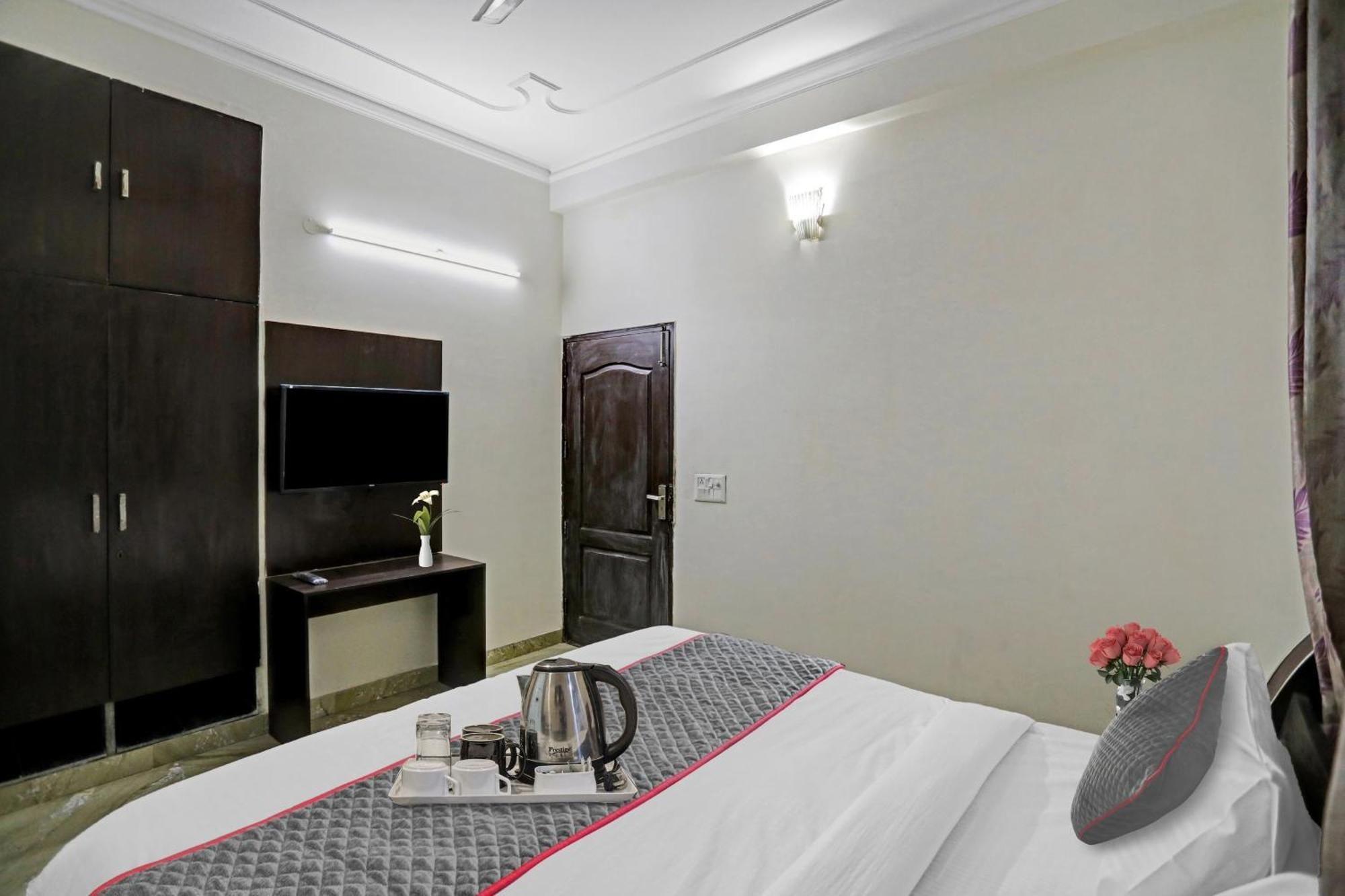 Townhouse The Premier View Near Iskcon Temple Noida Ξενοδοχείο Εξωτερικό φωτογραφία