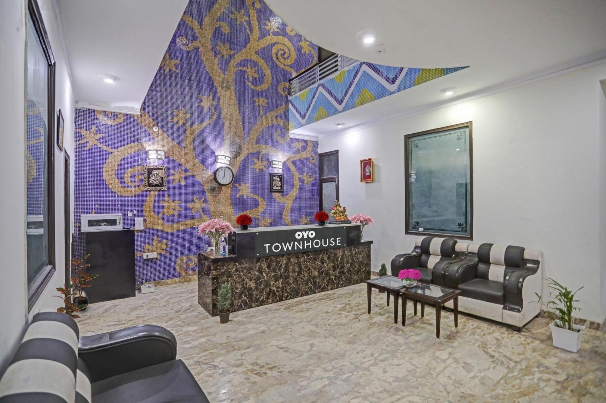 Townhouse The Premier View Near Iskcon Temple Noida Ξενοδοχείο Εξωτερικό φωτογραφία