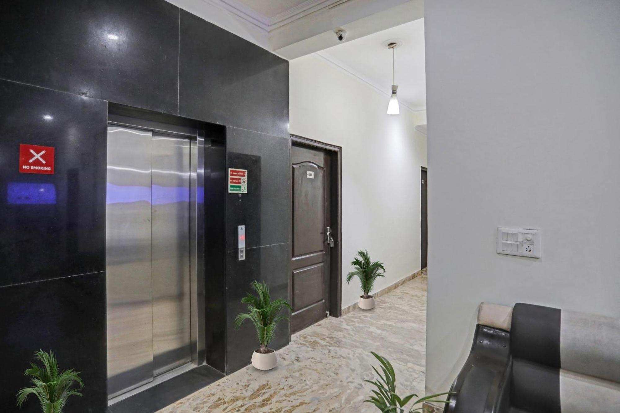 Townhouse The Premier View Near Iskcon Temple Noida Ξενοδοχείο Εξωτερικό φωτογραφία