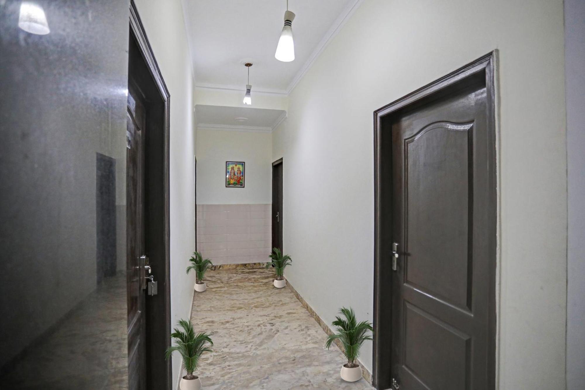 Townhouse The Premier View Near Iskcon Temple Noida Ξενοδοχείο Εξωτερικό φωτογραφία