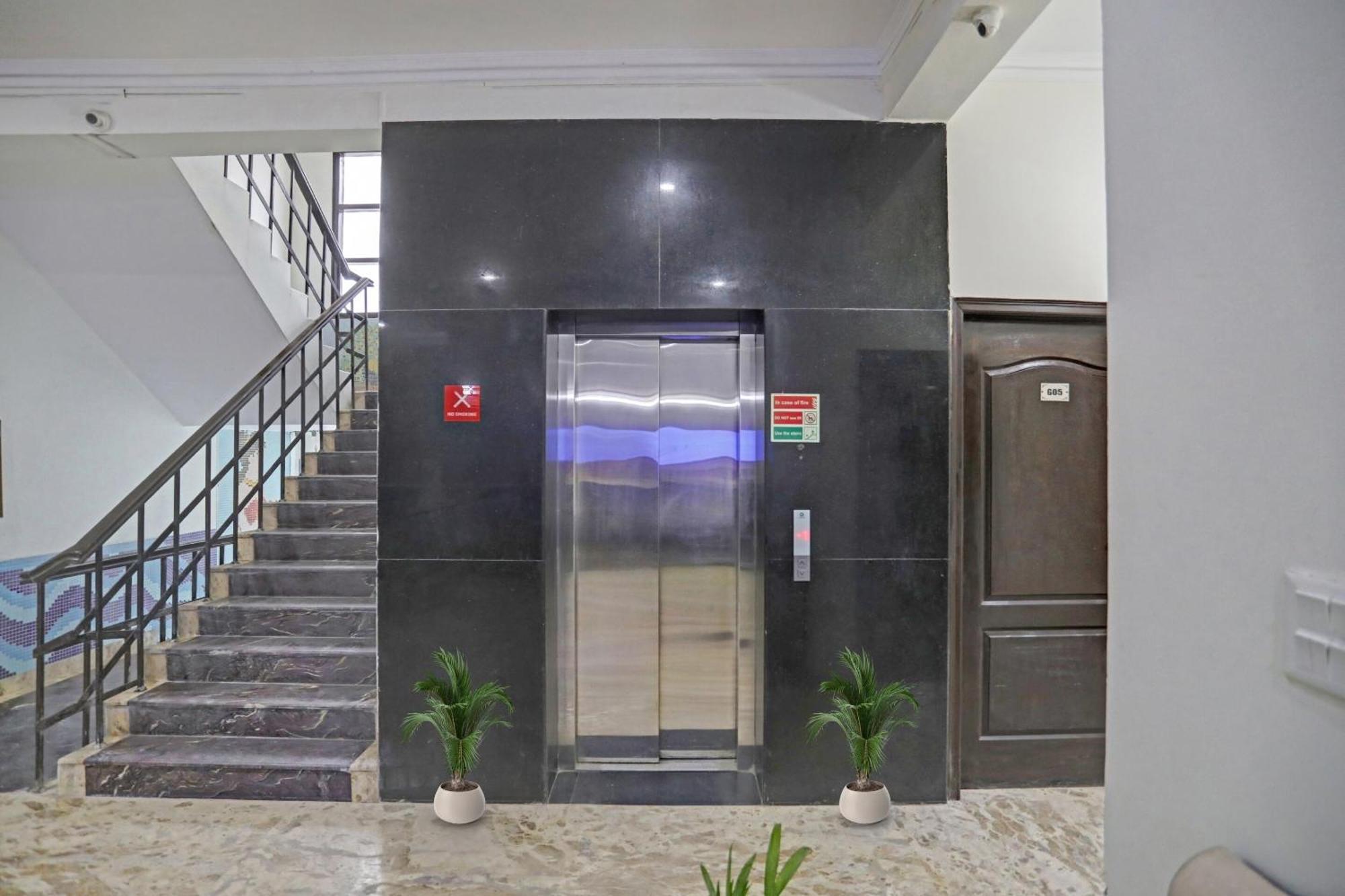 Townhouse The Premier View Near Iskcon Temple Noida Ξενοδοχείο Εξωτερικό φωτογραφία