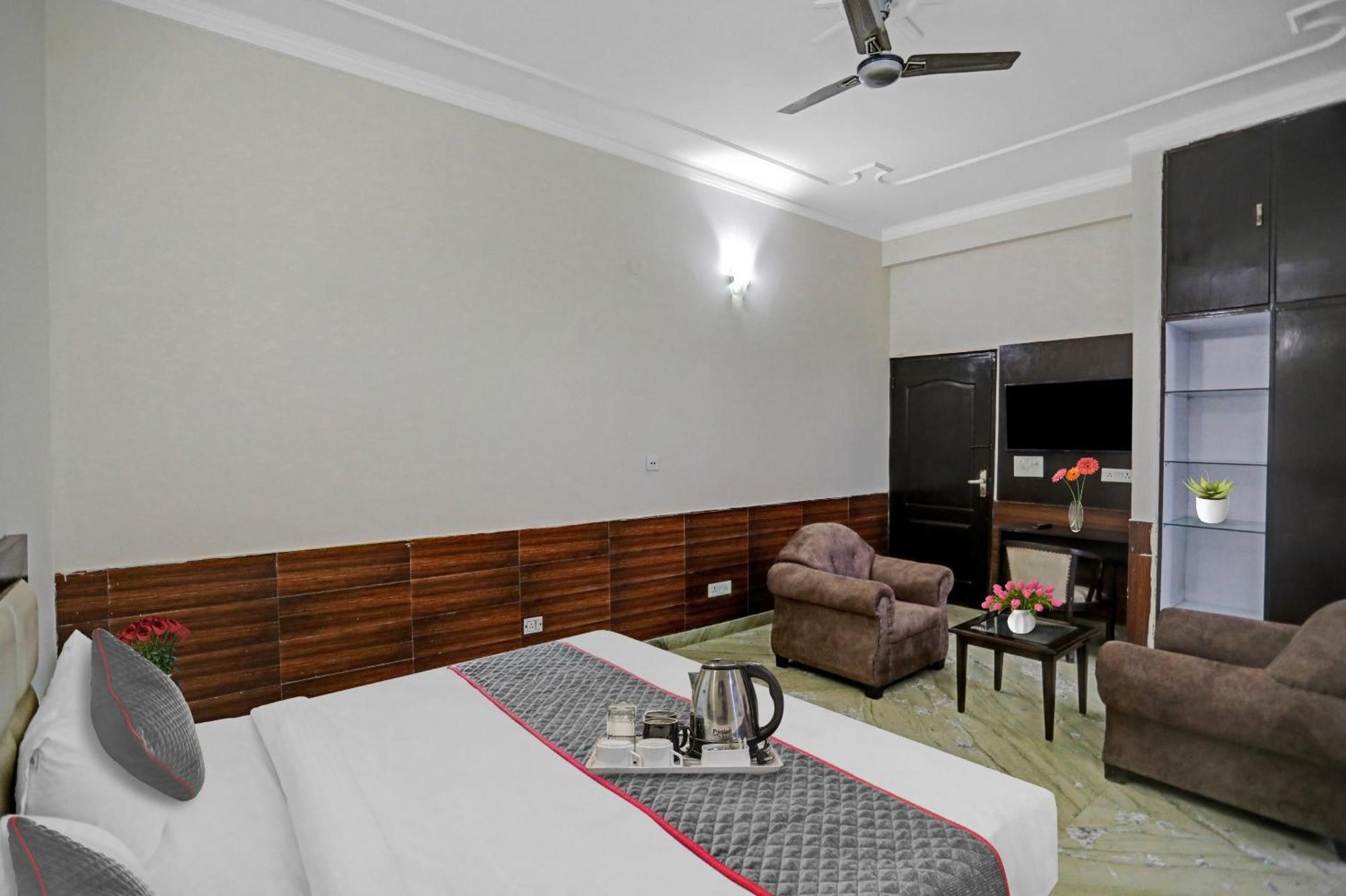 Townhouse The Premier View Near Iskcon Temple Noida Ξενοδοχείο Εξωτερικό φωτογραφία