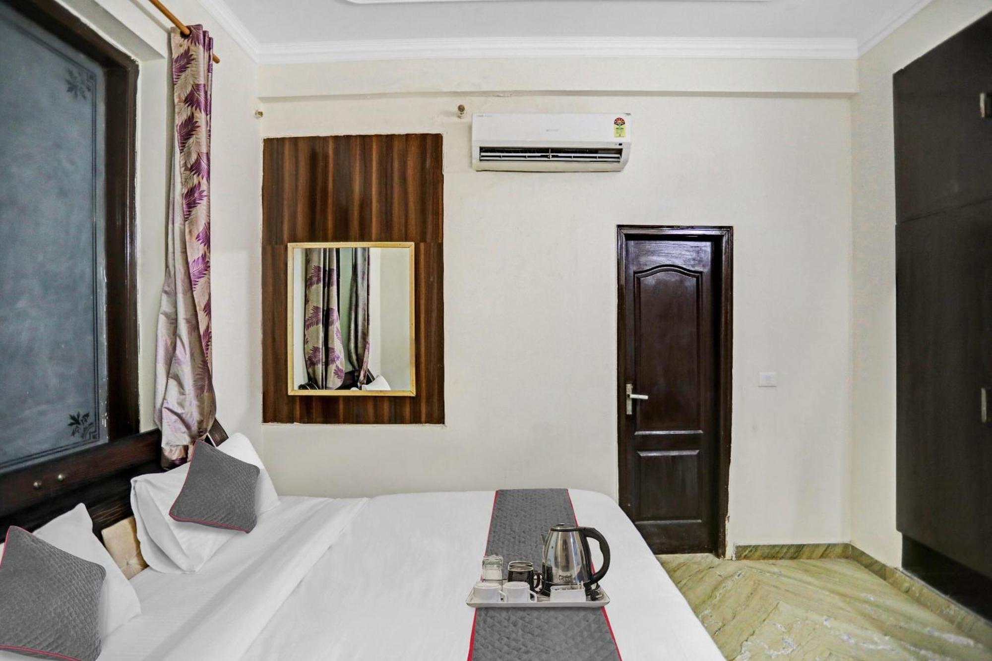 Townhouse The Premier View Near Iskcon Temple Noida Ξενοδοχείο Εξωτερικό φωτογραφία