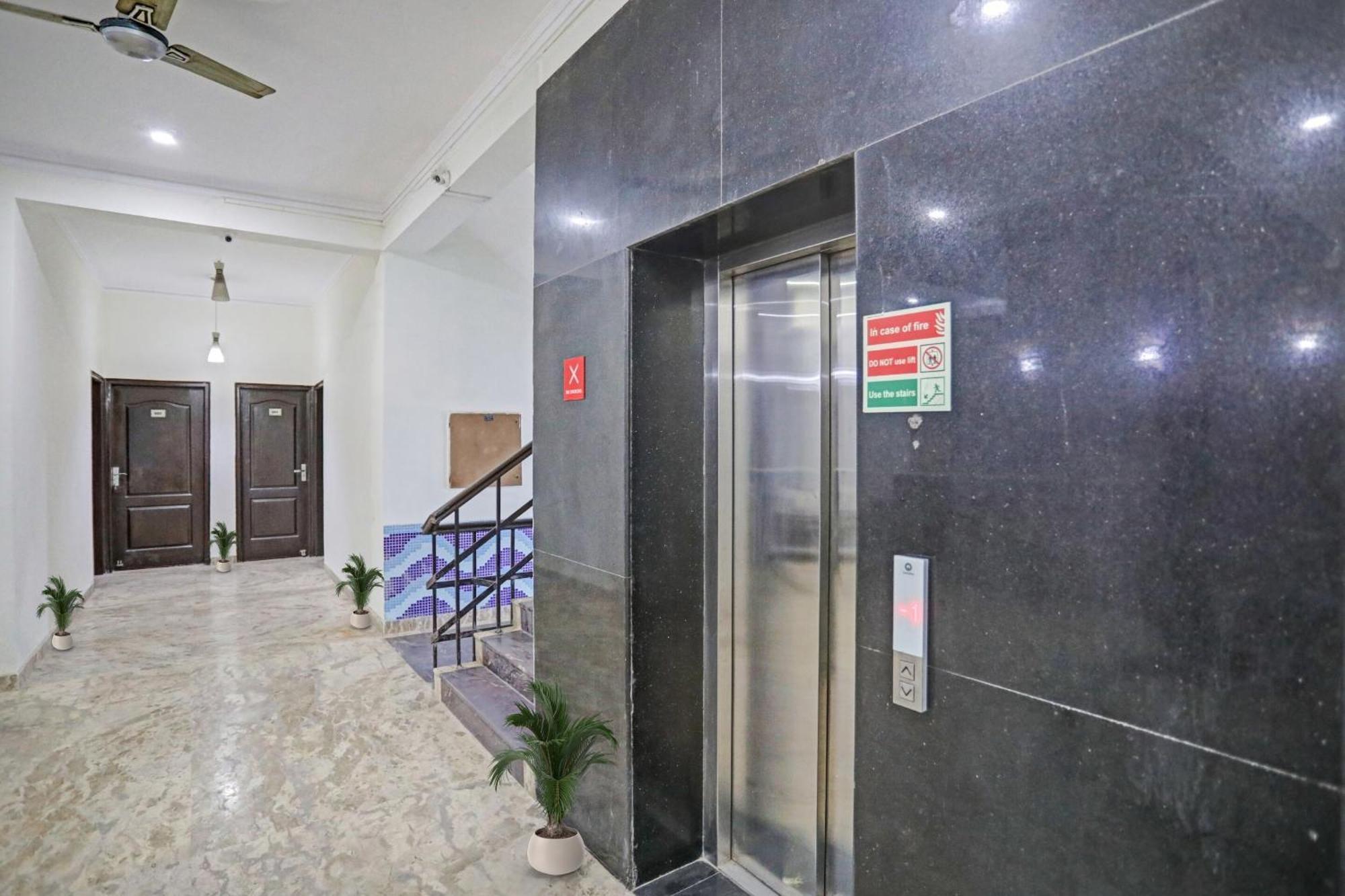Townhouse The Premier View Near Iskcon Temple Noida Ξενοδοχείο Εξωτερικό φωτογραφία